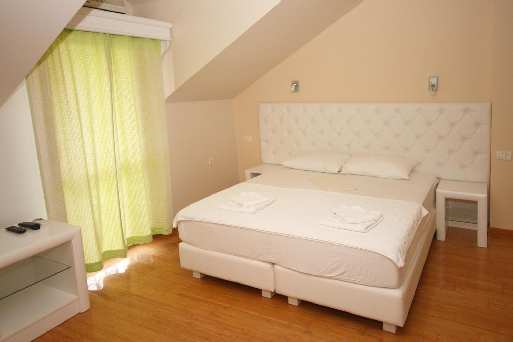 הרצג-נובי Hotel Rr מראה חיצוני תמונה