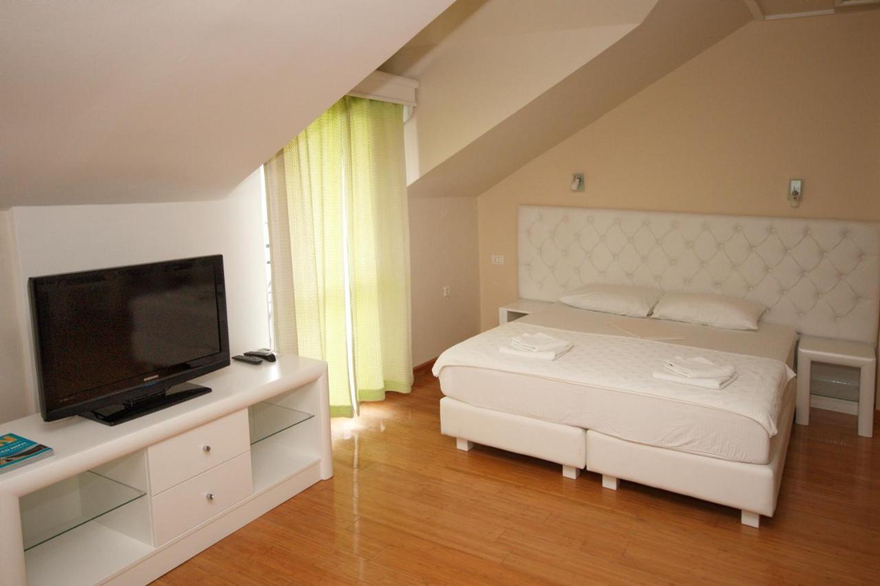הרצג-נובי Hotel Rr מראה חיצוני תמונה