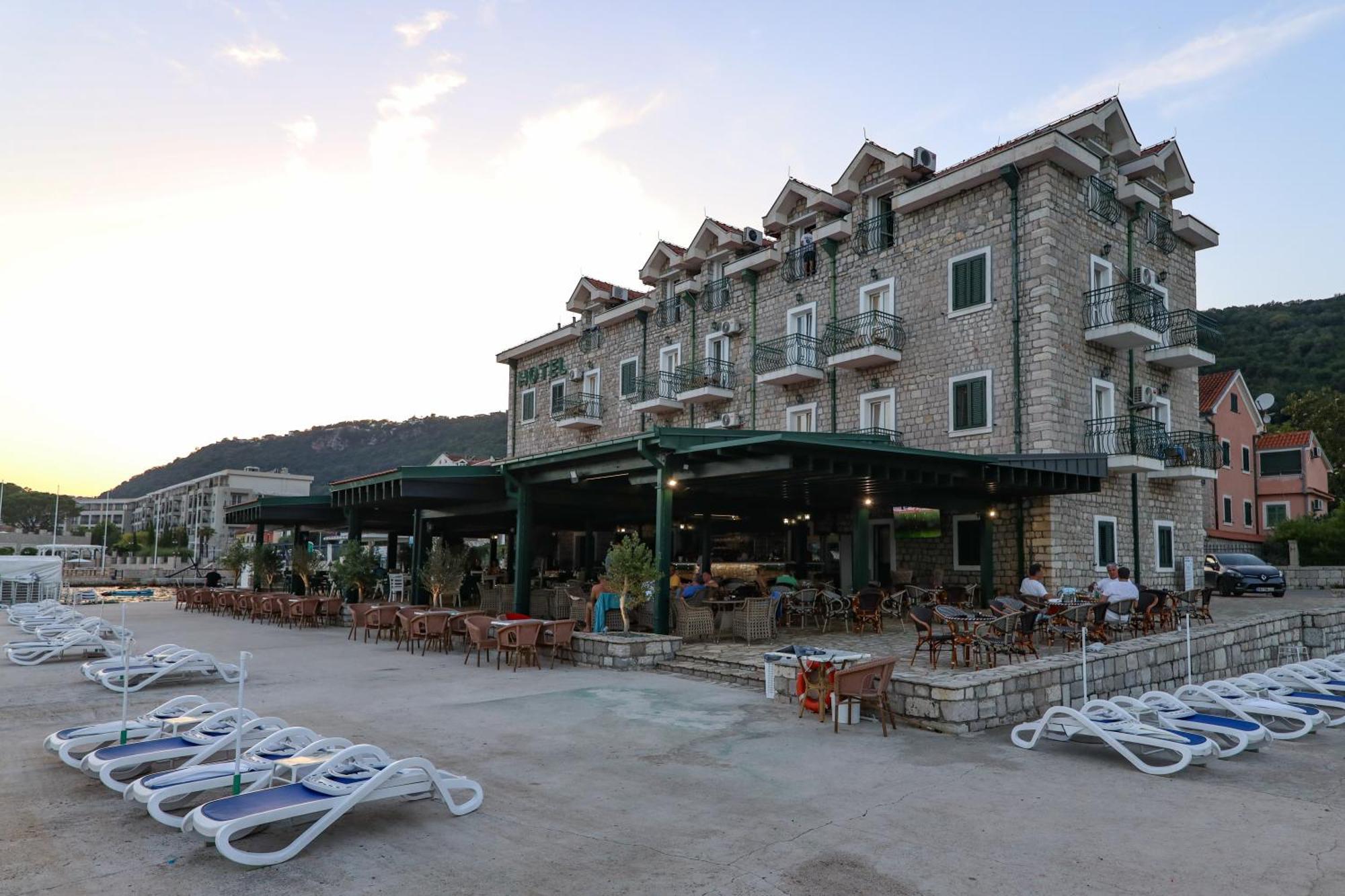 הרצג-נובי Hotel Rr מראה חיצוני תמונה
