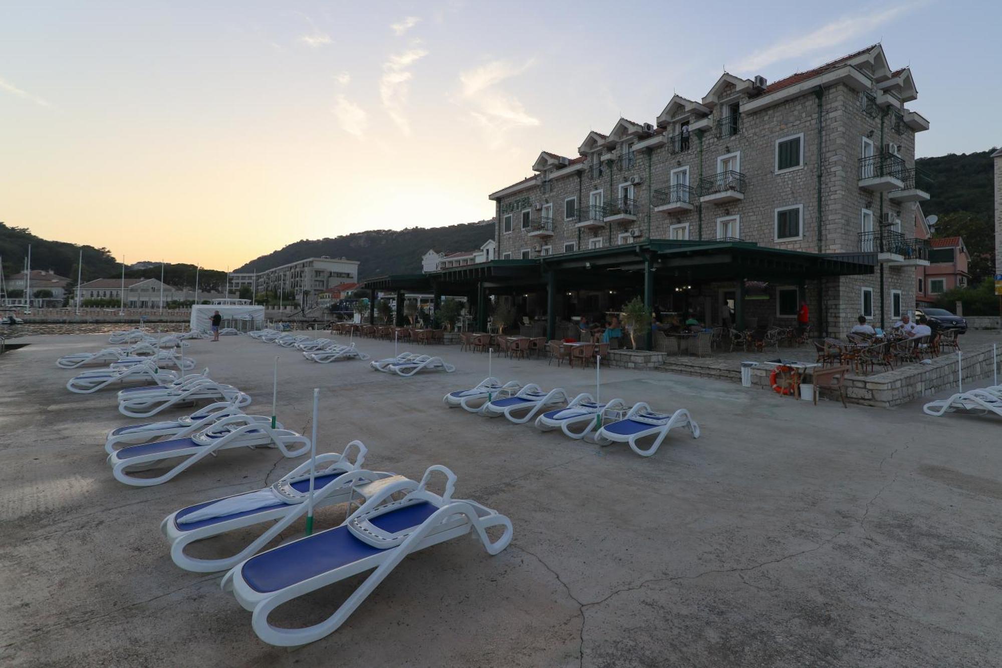 הרצג-נובי Hotel Rr מראה חיצוני תמונה